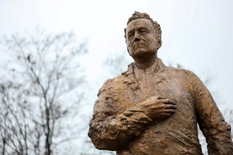 Prema najavama, najnoviji Tuđmanov spomenik gledat će prema budućem Spomeniku domovini, a leđima će biti okrenut fontanama.