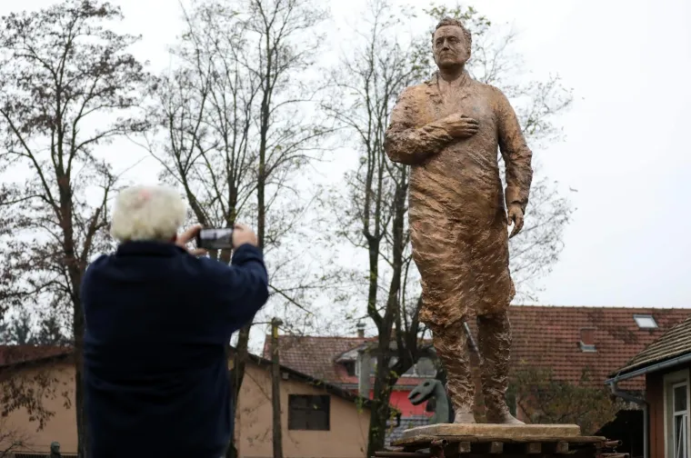 Ako je vjerovati Wikipediji, ovaj zagrebački će biti 21. spomenik u čast prvom hrvatskom predsjedniku. Osim ovih spomenika, diljem Hrvatske je postavljena i 31 bista Franje Tuđmana.