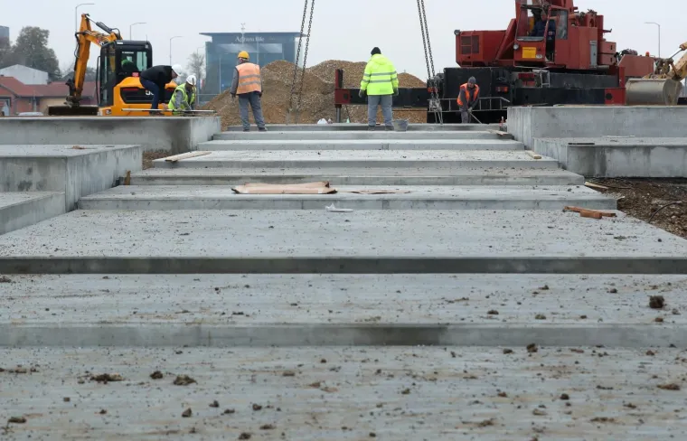 Ondje će 10. prosinca biti otkriven spomenik prvom hrvatskom predsjedniku Franji Tuđmanu. Naravno, ako ne bude odgode, jer s Bandićem se nikad ne zna.