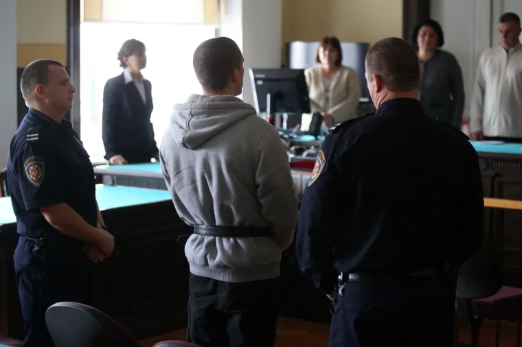 Hladnokrvni ubojica mirno je u&scaron;etao u sudnicu, a onda saznao da će godinama biti u ćeliji