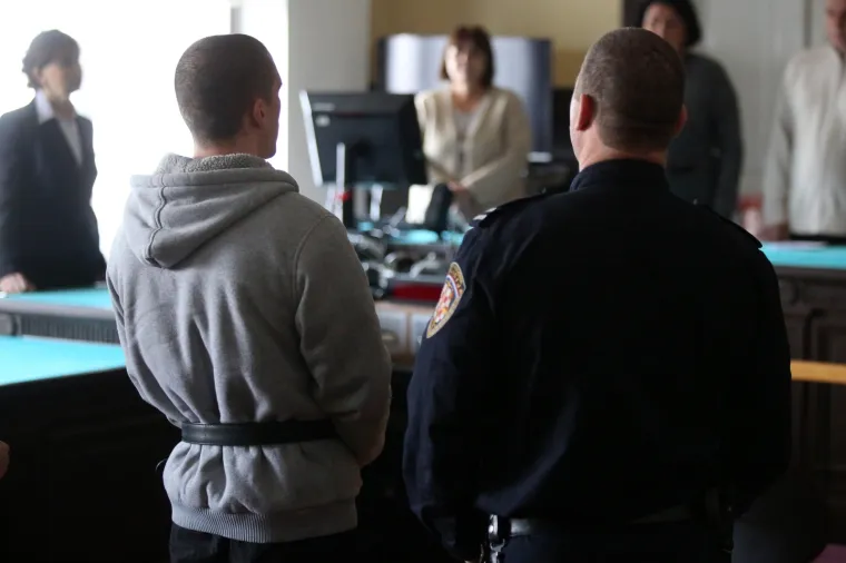 Hladnokrvni ubojica mirno je u&scaron;etao u sudnicu, a onda saznao da će godinama biti u ćeliji