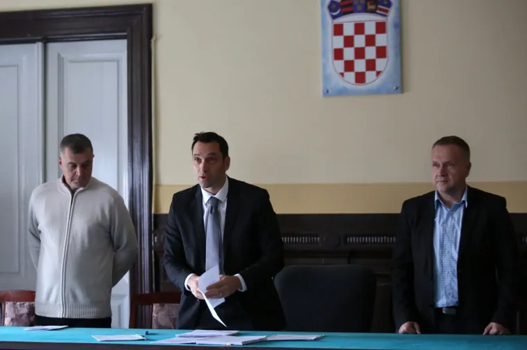 Hladnokrvni ubojica mirno je u&scaron;etao u sudnicu, a onda saznao da će godinama biti u ćeliji