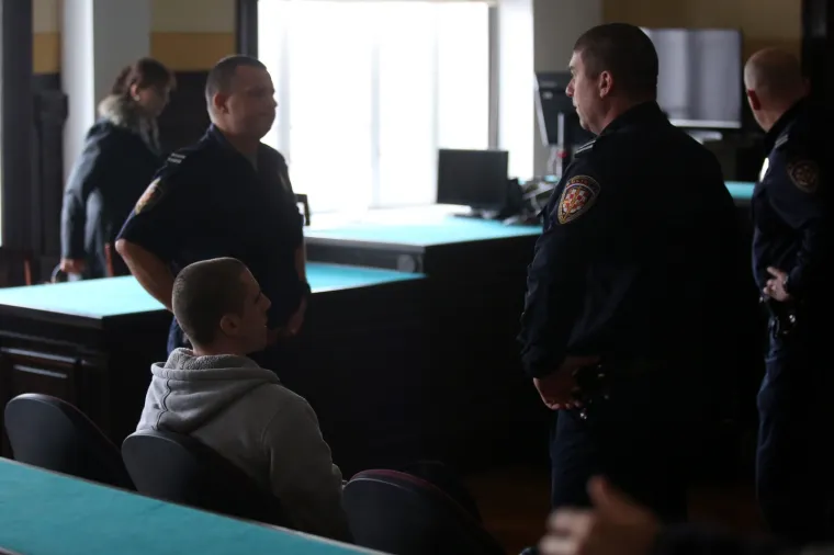 Hladnokrvni ubojica mirno je u&scaron;etao u sudnicu, a onda saznao da će godinama biti u ćeliji