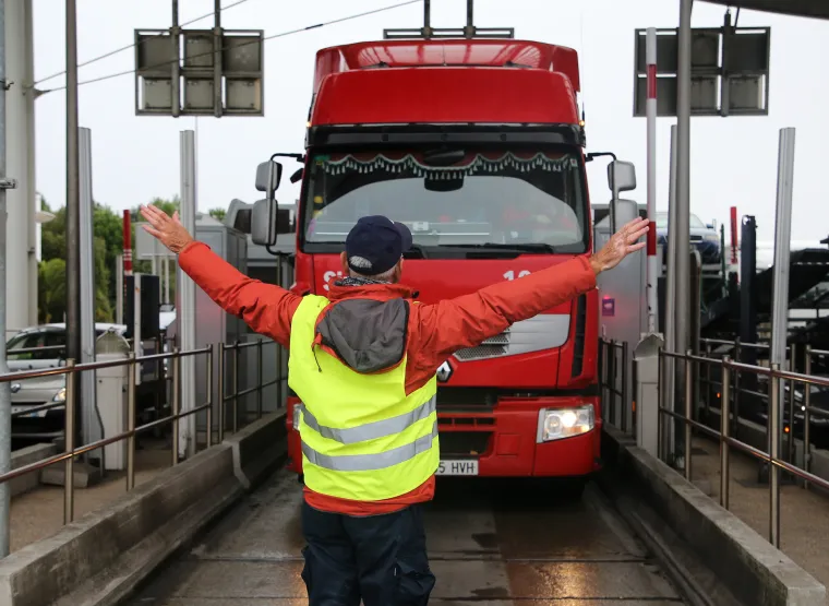 Rat na ulicama Francuske zbog cijena goriva: Žestok sukob policije i 'žutih prsluka'