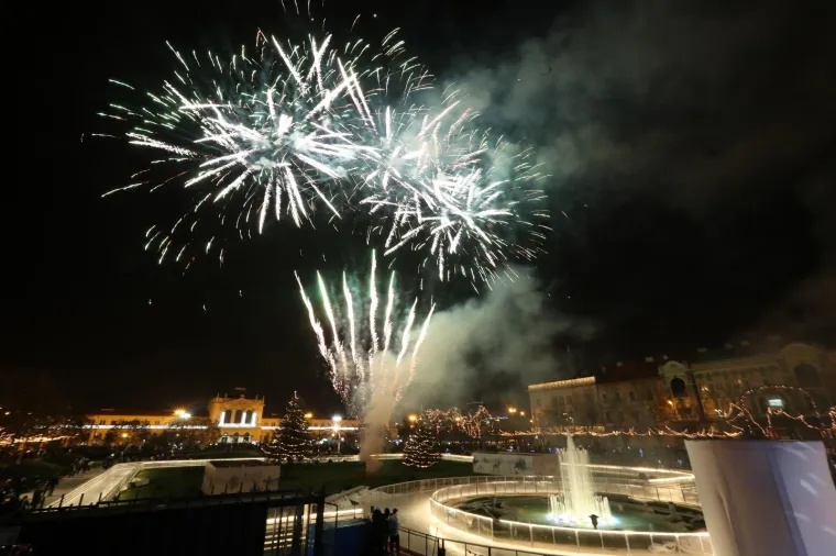 Otvoren Advent u Zagrebu: Pogledajte bajkovite prizore s Tomislavca