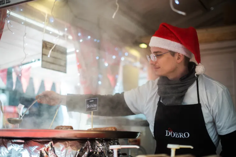 Gužve već prvi dan: Pogledajte &scaron;to ove godine možete vidjeti, jesti i piti na zagrebačkom Adventu