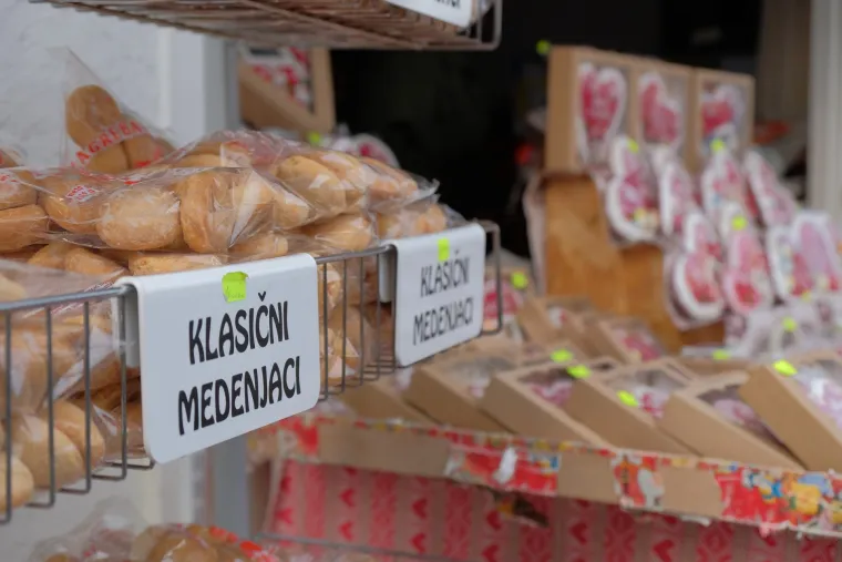 Gužve već prvi dan: Pogledajte &scaron;to ove godine možete vidjeti, jesti i piti na zagrebačkom Adventu