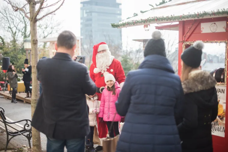 Gužve već prvi dan: Pogledajte &scaron;to ove godine možete vidjeti, jesti i piti na zagrebačkom Adventu