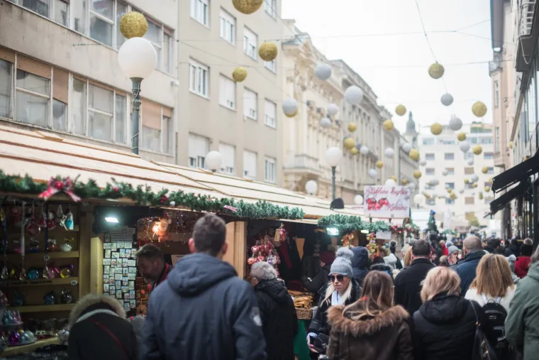 Gužve već prvi dan: Pogledajte &scaron;to ove godine možete vidjeti, jesti i piti na zagrebačkom Adventu
