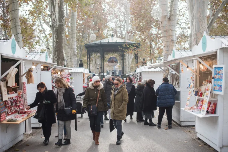 Gužve već prvi dan: Pogledajte &scaron;to ove godine možete vidjeti, jesti i piti na zagrebačkom Adventu