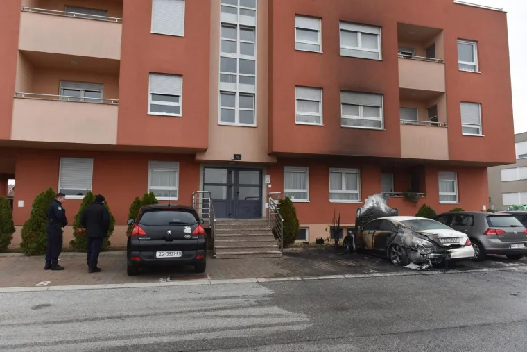 Izgorjeli automobili na parkirali&scaron;tu u Novom Zagrebu