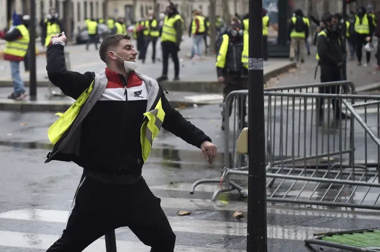 OVI LJUDI NE KUKAJU U BIRTIJI I NA FEJSU: Francuzima digli cijene goriva i životnih tro&scaron;kova, evo kako je to pro&scaron;lo
