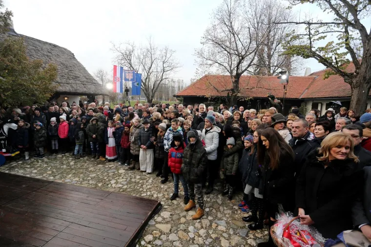 Predsjednica otvorila vrata Pantovčaka građanima za vrijeme Adventa