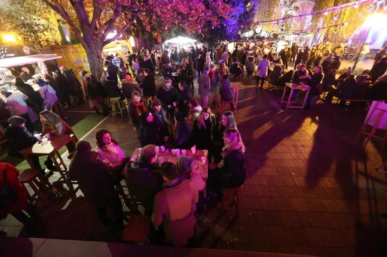 POČELA JE ZAGREBAČKA BOŽIĆNA ČAROLIJA: Advent svečano otvoren paljenjem lampica na Zrinjevcu