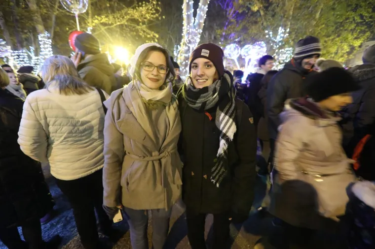 POČELA JE ZAGREBAČKA BOŽIĆNA ČAROLIJA: Advent svečano otvoren paljenjem lampica na Zrinjevcu