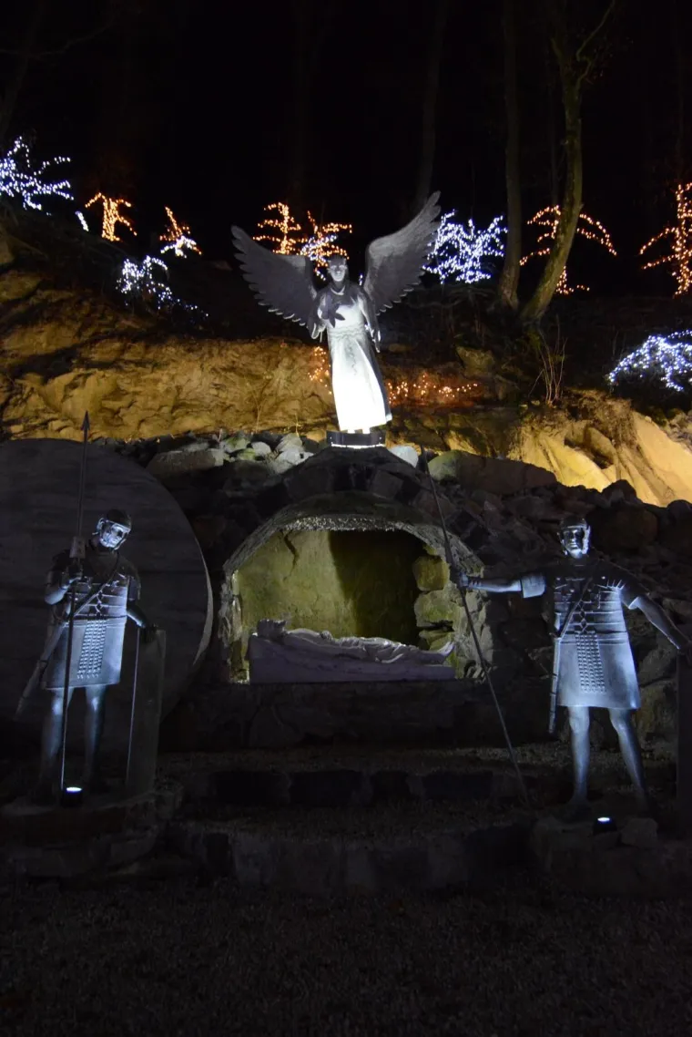 OBITELJ SALAJ OVE GODINE NADMA&Scaron;ILA SAMU SEBE: Božićna priča zabljesnula s rekordnih 4 milijuna lampica