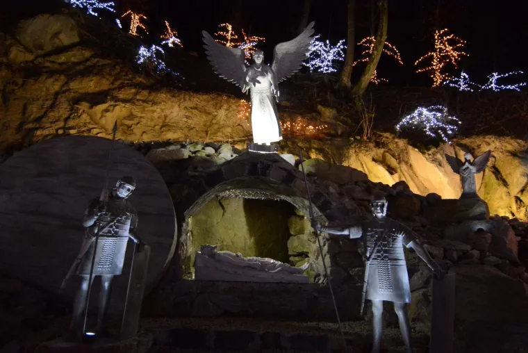 OBITELJ SALAJ OVE GODINE NADMA&Scaron;ILA SAMU SEBE: Božićna priča zabljesnula s rekordnih 4 milijuna lampica