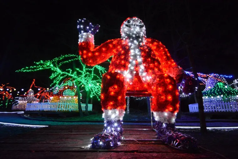 OBITELJ SALAJ OVE GODINE NADMA&Scaron;ILA SAMU SEBE: Božićna priča zabljesnula s rekordnih 4 milijuna lampica