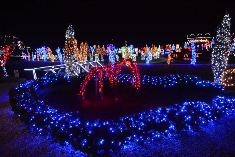 OBITELJ SALAJ OVE GODINE NADMA&Scaron;ILA SAMU SEBE: Božićna priča zabljesnula s rekordnih 4 milijuna lampica