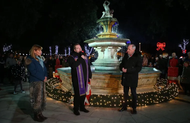 ADVENT U SPLITU JE PREDIVAN: Građani odu&scaron;evljeni manifestacijom Zimski akvarel, ukrasi su neodoljivi