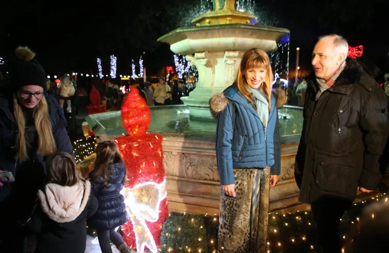 ADVENT U SPLITU JE PREDIVAN: Građani odu&scaron;evljeni manifestacijom Zimski akvarel, ukrasi su neodoljivi