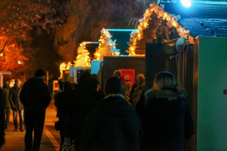 Spektakl u Hrvatskoj već je počeo: Pogledajte kako je izgledalo otvaranje Adventa u Osijeku i Zadru