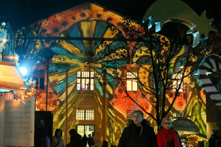 Spektakl u Hrvatskoj već je počeo: Pogledajte kako je izgledalo otvaranje Adventa u Osijeku i Zadru