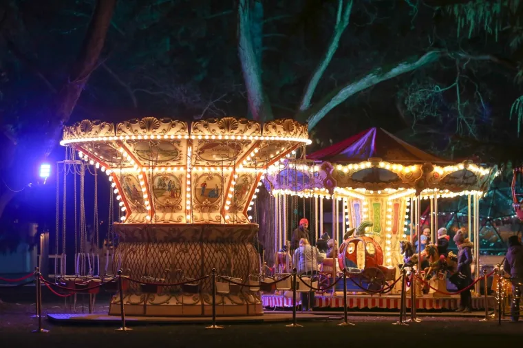 Spektakl u Hrvatskoj već je počeo: Pogledajte kako je izgledalo otvaranje Adventa u Osijeku i Zadru