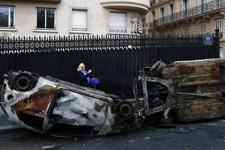 Stra&scaron;ne slike iz Pariza: Nasilje, pljačke, paljevine - grad ovako nije izgledao ni nakon rata