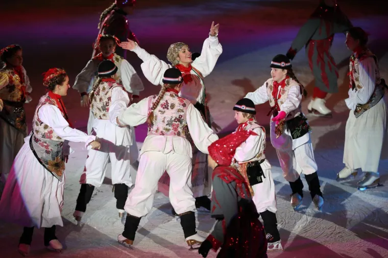 Počeo je Advent, u Zagrebu tisuće posjetitelja uživalo na otvorenju