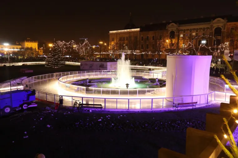 Počeo je Advent, u Zagrebu tisuće posjetitelja uživalo na otvorenju