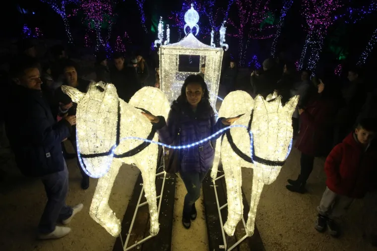 Na djedovini napravio Božićno selo: Bajka od milijuna lampica duž 24 kilometra