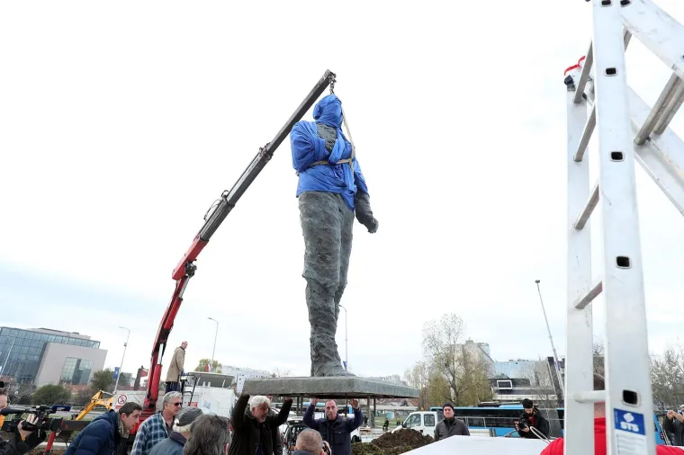 Postavljen kip Franje Tuđmana na križanju Vukovarske i Hrvatske bratske zajednice