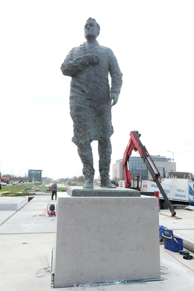 Postavljen kip Franje Tuđmana na križanju Vukovarske i Hrvatske bratske zajednice