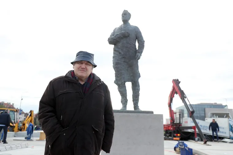 Postavljen kip Franje Tuđmana na križanju Vukovarske i Hrvatske bratske zajednice