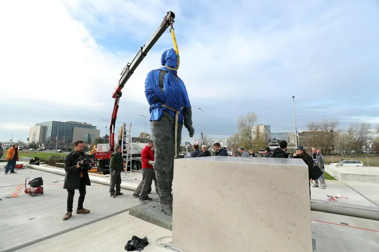 Postavljen kip Franje Tuđmana na križanju Vukovarske i Hrvatske bratske zajednice