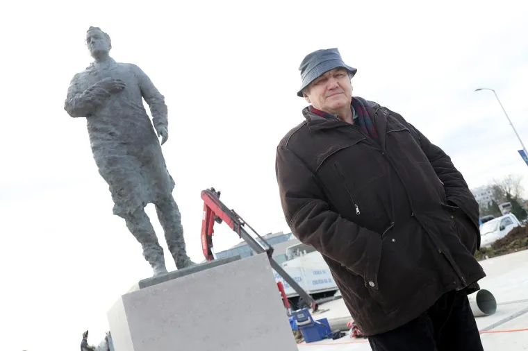 Postavljen kip Franje Tuđmana na križanju Vukovarske i Hrvatske bratske zajednice