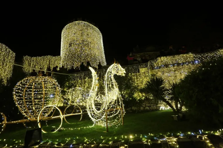 Riječani zapalili stotinu tisuća lampica: Pogledajte divne prizore početka Adventa