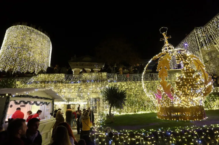 Riječani zapalili stotinu tisuća lampica: Pogledajte divne prizore početka Adventa
