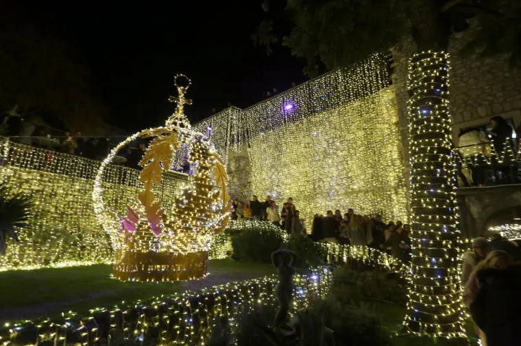 Riječani zapalili stotinu tisuća lampica: Pogledajte divne prizore početka Adventa