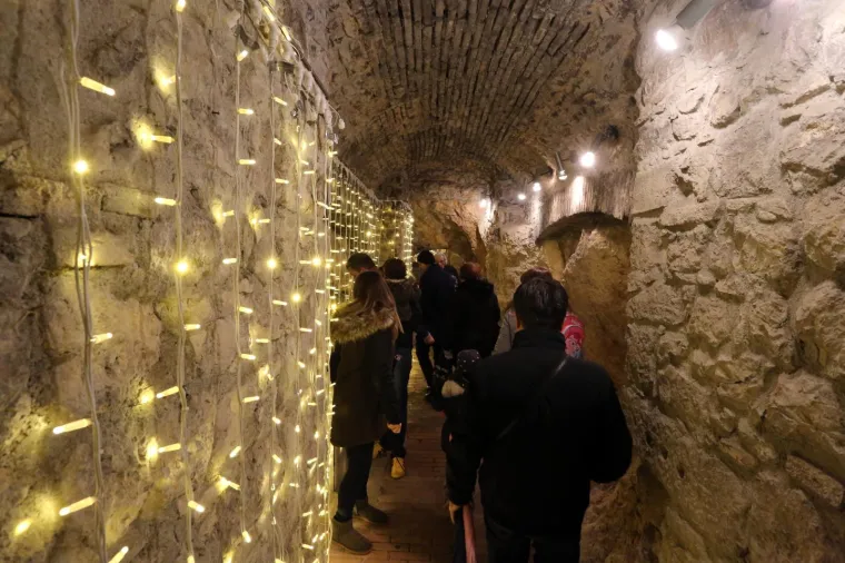 Riječani zapalili stotinu tisuća lampica: Pogledajte divne prizore početka Adventa