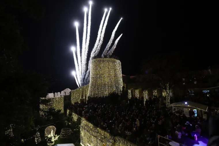 Riječani zapalili stotinu tisuća lampica: Pogledajte divne prizore početka Adventa