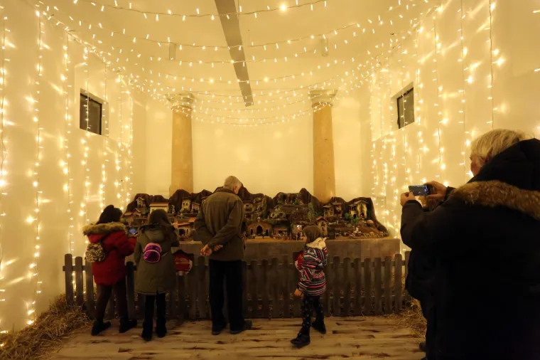 Riječani zapalili stotinu tisuća lampica: Pogledajte divne prizore početka Adventa