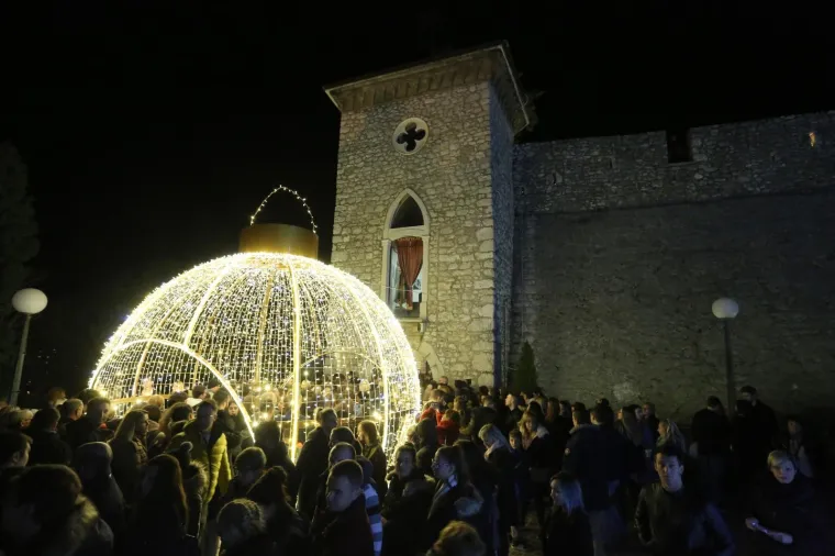 Riječani zapalili stotinu tisuća lampica: Pogledajte divne prizore početka Adventa