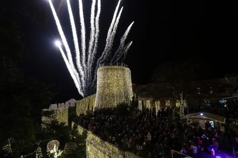 Riječani zapalili stotinu tisuća lampica: Pogledajte divne prizore početka Adventa