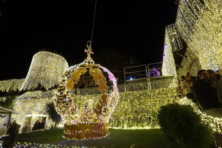 Riječani zapalili stotinu tisuća lampica: Pogledajte divne prizore početka Adventa