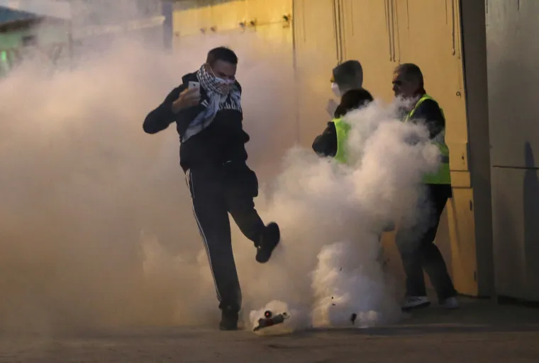 Goleme &scaron;tete u Francuskoj: Prosvjednici probili kordon policije, pale aute, demoliraju kuće...