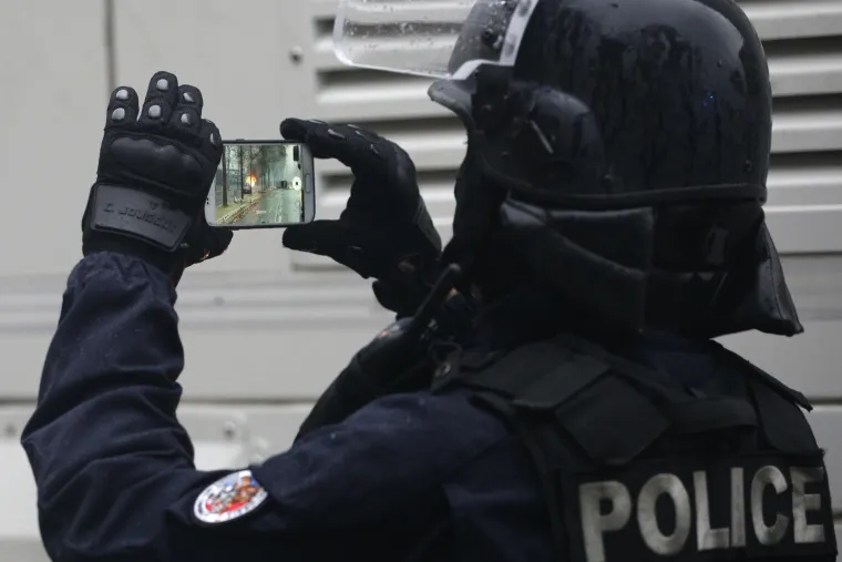 Goleme &scaron;tete u Francuskoj: Prosvjednici probili kordon policije, pale aute, demoliraju kuće...