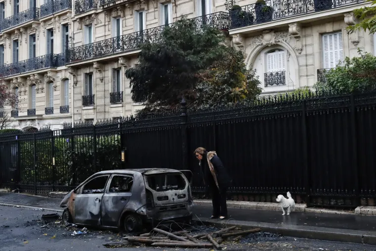 Goleme &scaron;tete u Francuskoj: Prosvjednici probili kordon policije, pale aute, demoliraju kuće...