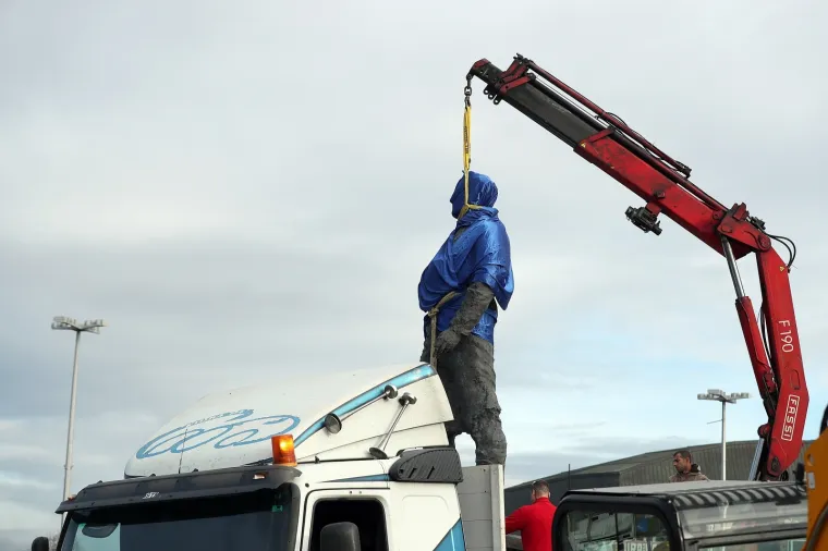 POSTAVLJEN SPOMENIK FRANJI TUĐMANU U ZAGREBU: Svečano otkrivanje tek za tjedan dana